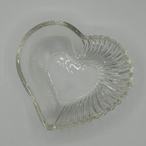Clear Glass Heart Shaped‎ Bowl Candy Trinket Jewelry Dish Home Decor 5.5"x5"
